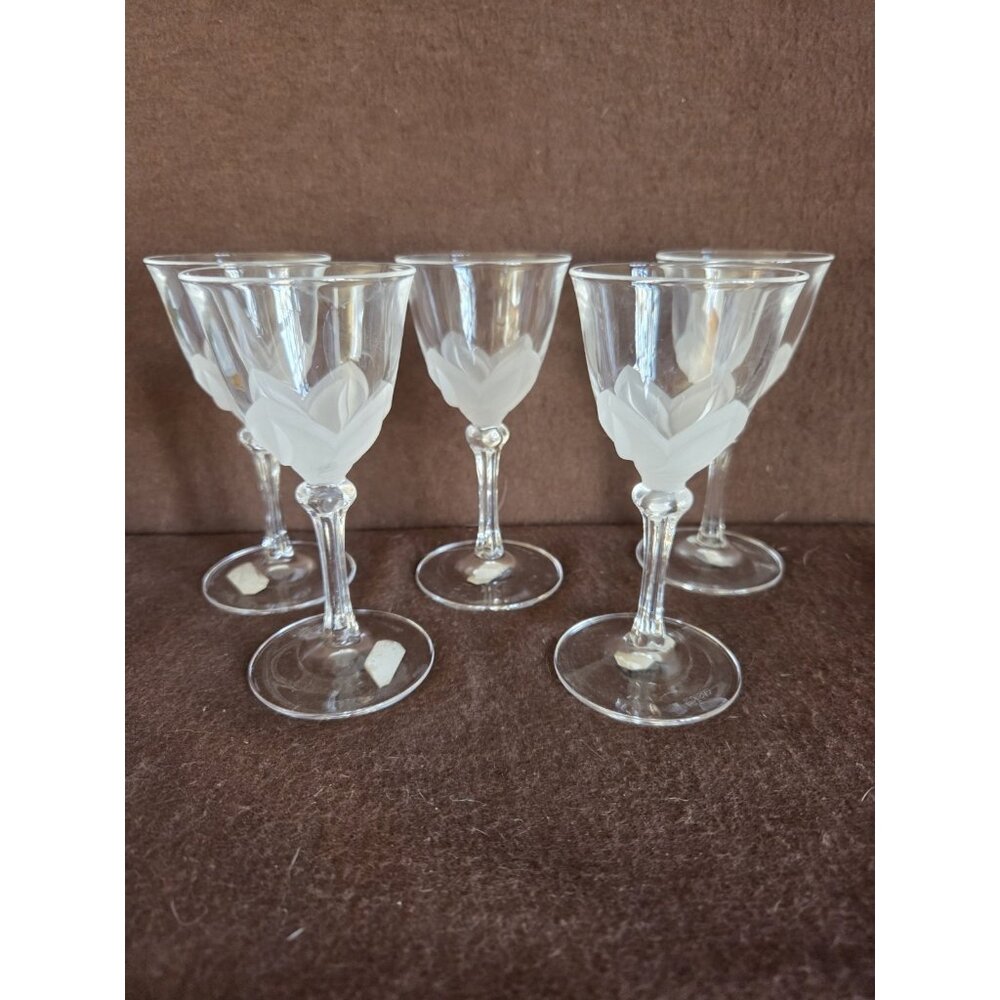 New J.G. Durand “Florence” Crystal Cordial Glasses Frosted Petal Design Set Of 5